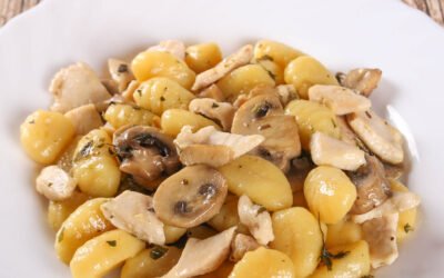 Gnocchi con champiñones y pollo